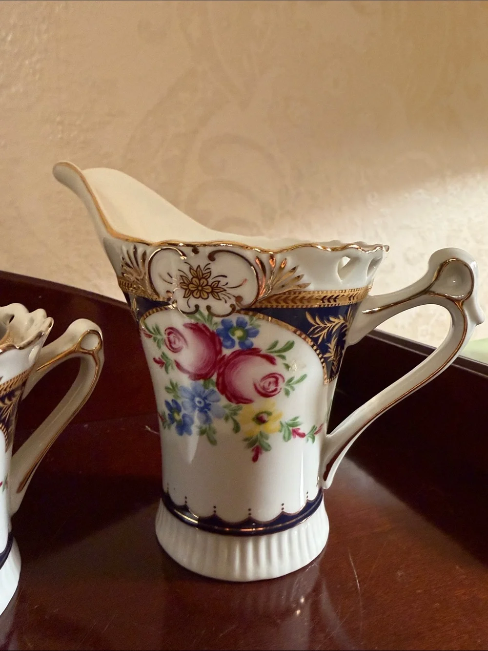 N/A elegant porcelain